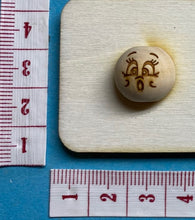 Lade das Bild in den Galerie-Viewer, 6er Set, Holzkugeln mit Gesicht (15mm)