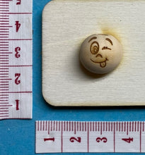 Lade das Bild in den Galerie-Viewer, 6er Set, Holzkugeln mit Gesicht (15mm)