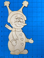Lade das Bild in den Galerie-Viewer, Schneemann-Mächen "Suki" aus Holz