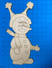 Lade das Bild in den Galerie-Viewer, Schneemann-Mächen "Suki" aus Holz