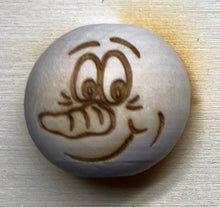 Lade das Bild in den Galerie-Viewer, Holzkugeln mit Gesicht (25mm)