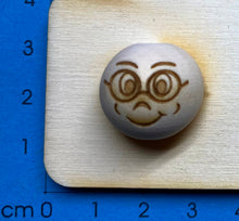 Lade das Bild in den Galerie-Viewer, 5er Set, Holzkugeln mit Gesicht (20mm)