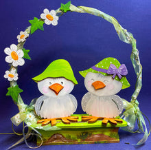 Lade das Bild in den Galerie-Viewer, Vögel mit Hut zum Stellen (verschiedene Varianten)