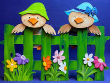 Lade das Bild in den Galerie-Viewer, schlafender Vogel mit Hut und Schleife für Zaun oder Ast