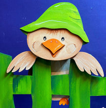 Lade das Bild in den Galerie-Viewer, Vogel mit Hut für Zaun oder Ast