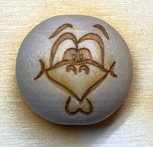 Lade das Bild in den Galerie-Viewer, 5er Set, Holzkugeln - Tiere und Fantasie (20mm)