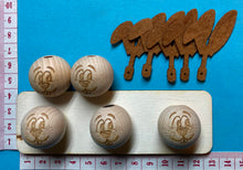Lade das Bild in den Galerie-Viewer, Holzkugeln mit Gesicht (25mm)