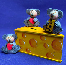 Lade das Bild in den Galerie-Viewer, Käsestück, Bausatz, als Spardose für Geldgeschenk