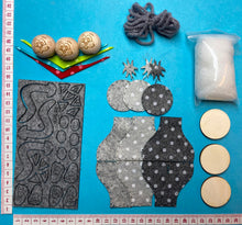 Lade das Bild in den Galerie-Viewer, Katzen aus Filz (3er Set), verschiedene Farben