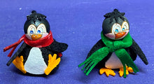 Lade das Bild in den Galerie-Viewer, Pinguine zum Fädeln aus Filz, 6er Set