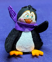 Lade das Bild in den Galerie-Viewer, Pinguine zum Fädeln aus Filz, 6er Set