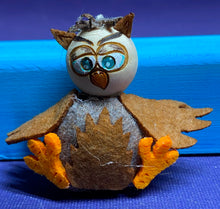 Lade das Bild in den Galerie-Viewer, Eulen zum Fädeln aus Filz, 6er Set (verschiedene Farben)