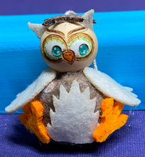 Lade das Bild in den Galerie-Viewer, Eulen zum Fädeln aus Filz, 6er Set (verschiedene Farben)