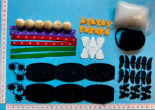 Lade das Bild in den Galerie-Viewer, Pinguine zum Fädeln aus Filz, 6er Set