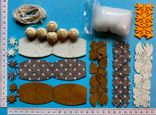 Lade das Bild in den Galerie-Viewer, Eulen zum Fädeln aus Filz, 6er Set (verschiedene Farben)