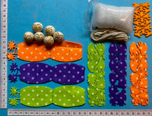 Lade das Bild in den Galerie-Viewer, Eulen zum Fädeln aus Filz, 6er Set (verschiedene Farben)