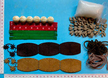 Lade das Bild in den Galerie-Viewer, Rentiere zum Fädeln aus Filz, 6er Set (verschiedene Farben)