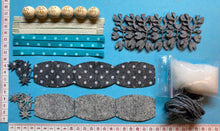 Lade das Bild in den Galerie-Viewer, Rentiere zum Fädeln aus Filz, 6er Set (verschiedene Farben)