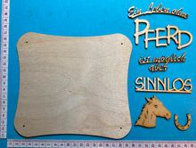 Lade das Bild in den Galerie-Viewer, Schriftzug "Ein Leben ohne Pferd ist möglich aber sinnlos" aus Holz