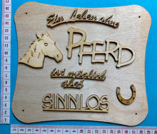 Lade das Bild in den Galerie-Viewer, Schriftzug "Ein Leben ohne Pferd ist möglich aber sinnlos" aus Holz