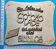 Lade das Bild in den Galerie-Viewer, Schriftzug "Ein Leben ohne Schokolade ist möglich aber sinnlos" aus Holz