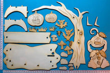Lade das Bild in den Galerie-Viewer, Komplettset: Baum mit Bodenplatte mit Kürbisfiugr