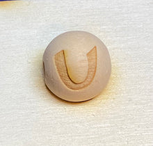 Lade das Bild in den Galerie-Viewer, Holzkugeln 15mm, graviert mit Buchstaben (senkrecht)