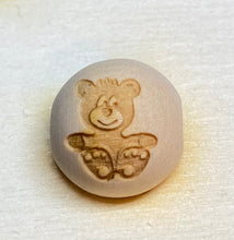 Lade das Bild in den Galerie-Viewer, 6er Set, Holzkugeln 15mm, graviert mit Symbole senkrecht gebohrt