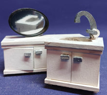 Lade das Bild in den Galerie-Viewer, Komplettset "Dachbadezimmer" für Puppenhaus