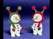 Laden und Abspielen von Videos im Galerie-Viewer, Schneemann-Mädchen "Suki" als Standfigur aus Holz