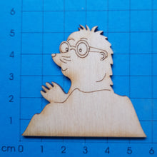 Lade das Bild in den Galerie-Viewer, Maulwurf mit Erdhügel aus Holz