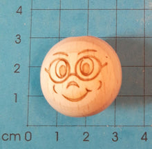 Lade das Bild in den Galerie-Viewer, Holzkugeln mit Gesicht (25mm)