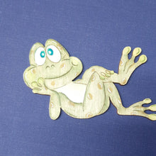 Lade das Bild in den Galerie-Viewer, Frosch liegend aus Holz