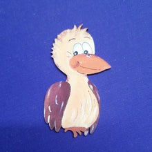 Lade das Bild in den Galerie-Viewer, Vogel aus Holz, seitlich schauend