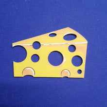 Lade das Bild in den Galerie-Viewer, Käse aus Holz
