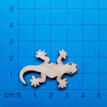 Lade das Bild in den Galerie-Viewer, Gecko aus Holz