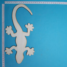 Lade das Bild in den Galerie-Viewer, Gecko aus Holz
