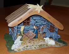 Lade das Bild in den Galerie-Viewer, Krippe aus Holz