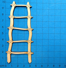 Lade das Bild in den Galerie-Viewer, Leiter alt aus Holz