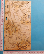 Lade das Bild in den Galerie-Viewer, Karotten mit Gesicht