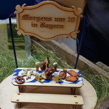 Lade das Bild in den Galerie-Viewer, Biertisch aus Holz Mini zum Basteln