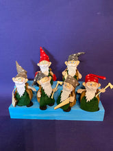 Lade das Bild in den Galerie-Viewer, Zwerge aus Filz