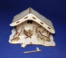 Lade das Bild in den Galerie-Viewer, Weihnachtskrippe aus Holz, Bausatz