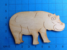 Lade das Bild in den Galerie-Viewer, Nilpferdkalb aus Holz