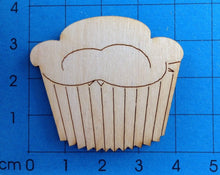 Lade das Bild in den Galerie-Viewer, Muffin aus Holz
