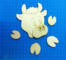 Lade das Bild in den Galerie-Viewer, Kuhkopf als Kantenhocker aus Holz