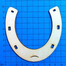 Lade das Bild in den Galerie-Viewer, Hufeisen aus Holz