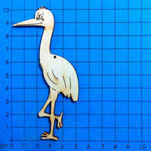 Lade das Bild in den Galerie-Viewer, Storch stehend aus Holz