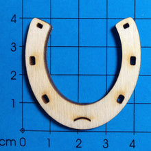 Lade das Bild in den Galerie-Viewer, Hufeisen aus Holz