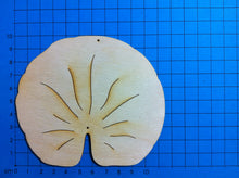 Lade das Bild in den Galerie-Viewer, Seerosenblatt aus Holz